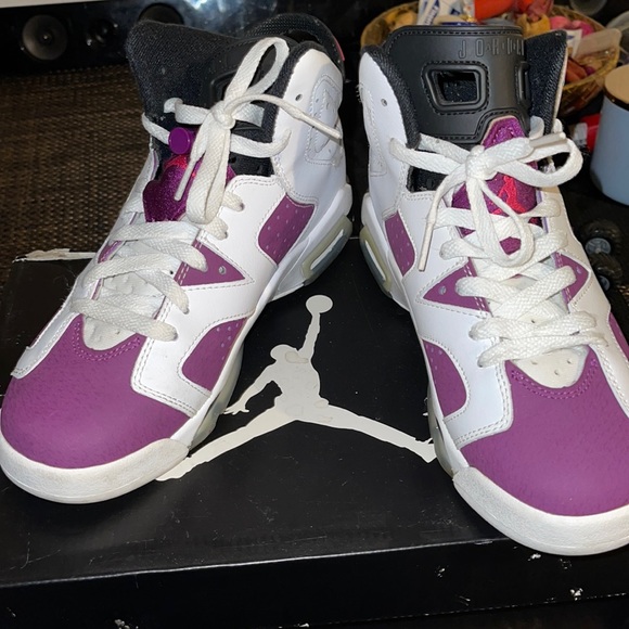 Jordan Shoes - Jordan sneakers. Size 7Y